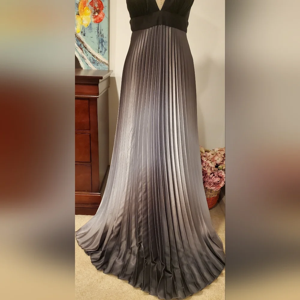 XSCAPE Women's Halter Neck,Open Back, Pleated Black /Silver Maxi Dress Size 8. - Picture 3 of 12